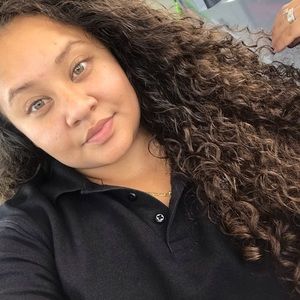 Meet your Posher, Stephany